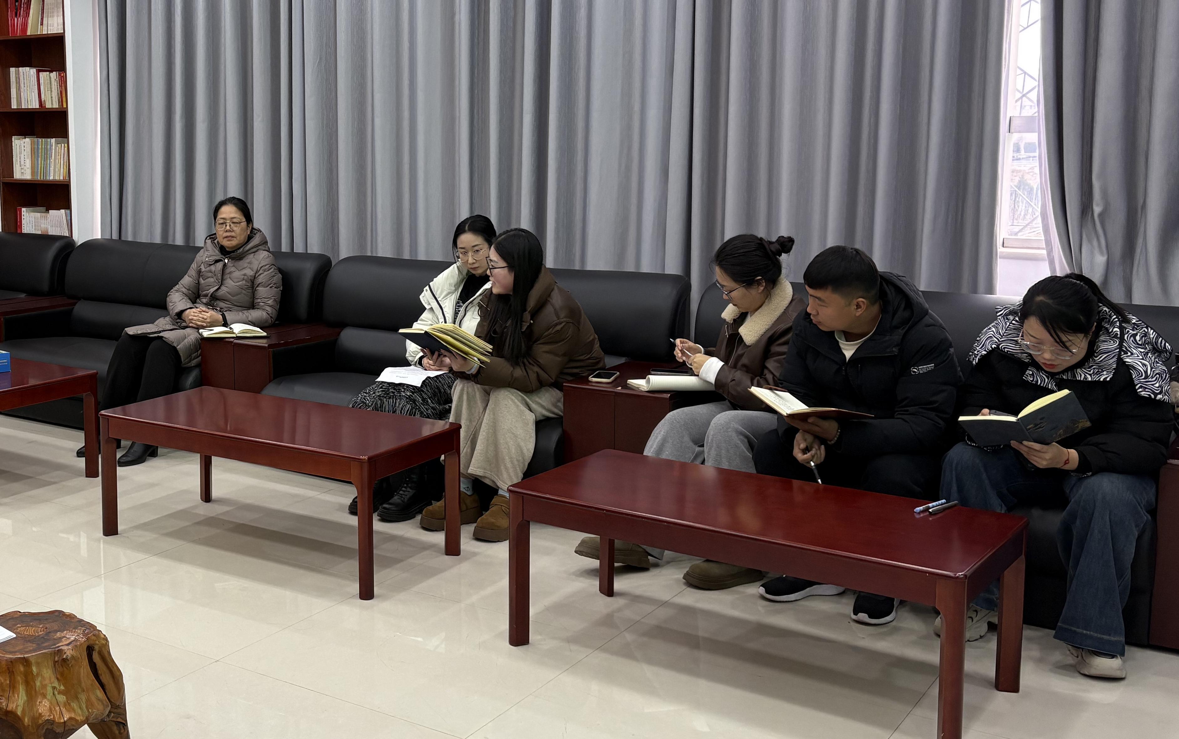 以思促教，以藝潤(rùn)心——我校青年教師開學(xué)首思暨文化藝術(shù)交流活動(dòng)啟動(dòng)